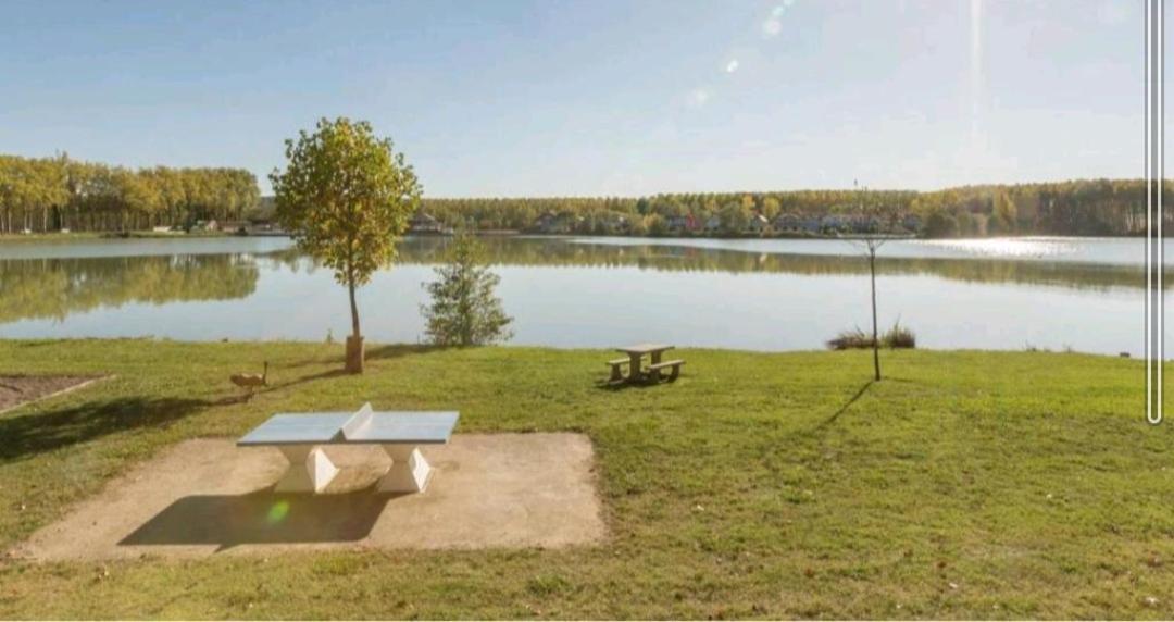 Appartement Au Calme Face Au Lac Marciac Exterior photo